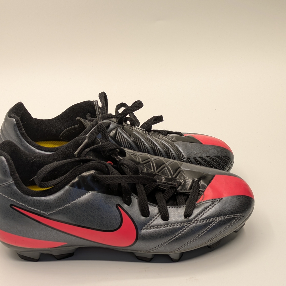 Nike Kids Black and Pink Soccer Shoes Sz 2 Y